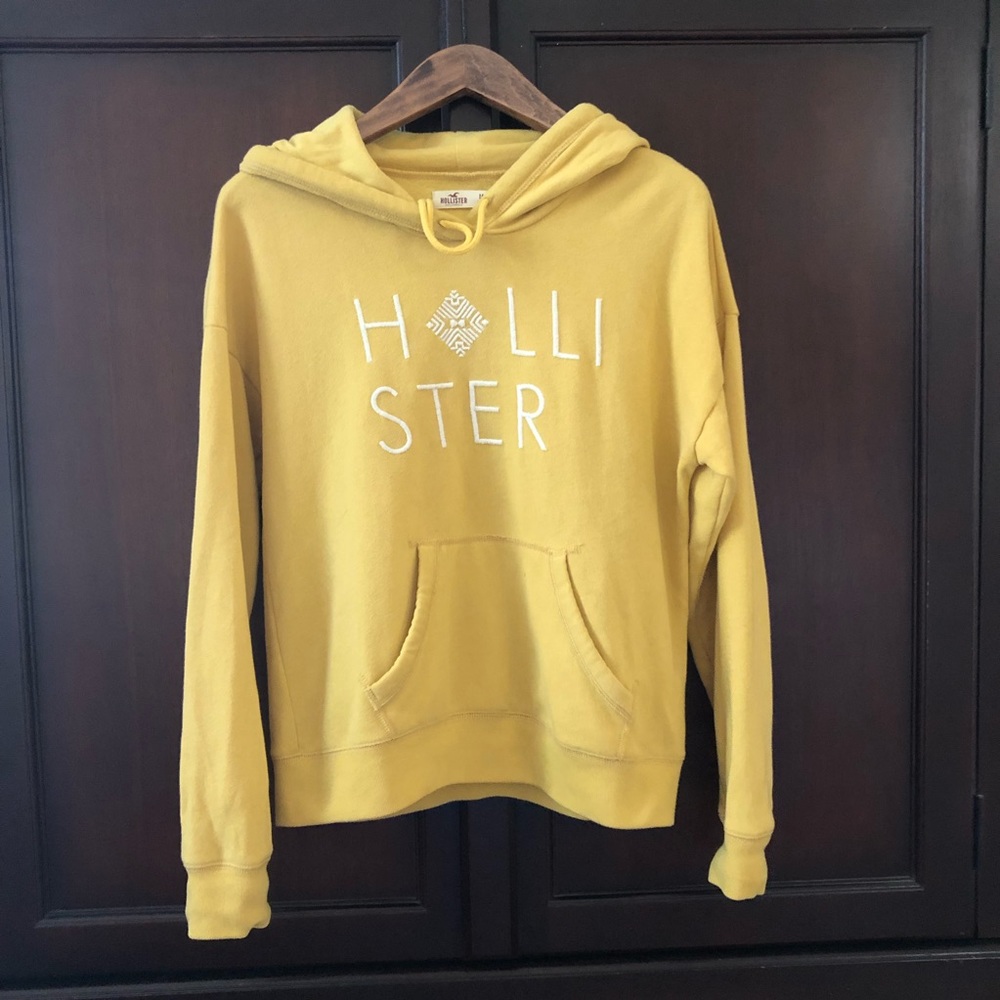 HOLLISTER Yellow Women’s Hoodie (Medium)